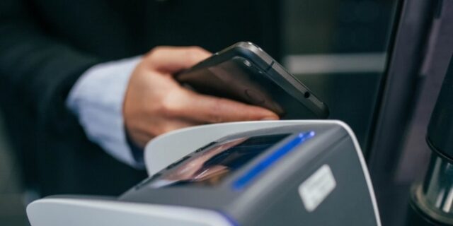 Πώς οι ψηφιακές συναλλαγές κάνουν ασφαλέστερη την καθημερινότητά σου