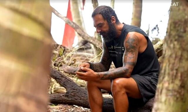 Survivor 4: Παραμένει απομονωμένος ο Τριαντάφυλλος – “Παίζεις θέατρο”