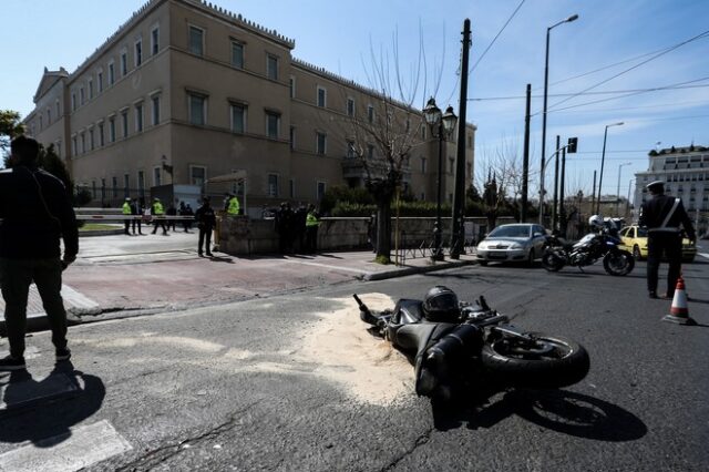 Τροχαίο έξω από τη Βουλή: “Καίγεται” ο αστυνομικός από τις καταθέσεις και τα βίντεο