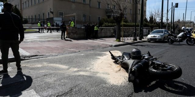 Τροχαίο έξω από τη Βουλή: Έκκληση για μάρτυρες από την οικογένεια – Εκτός υπηρεσίας ο αστυνομικός