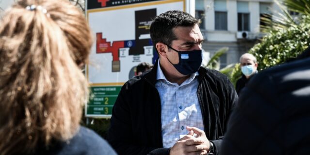 Τσίπρας: Τρέχουν χωρίς σχέδιο να επιστρατεύσουν 200 γιατρούς