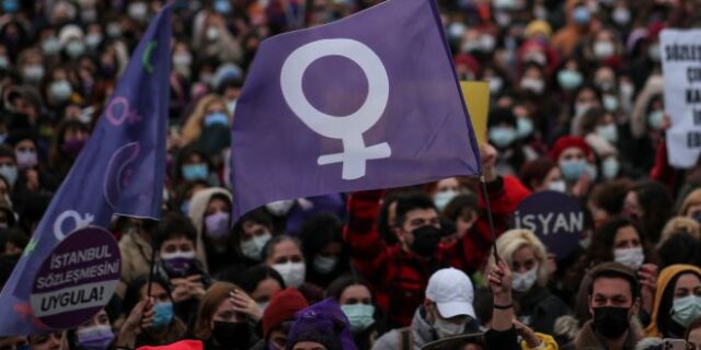 Γαλλία: “Αλληλεγγύη” στις γυναίκες της Τουρκίας μετά την απόσυρση από τη Σύμβαση της Κωνσταντινούπολης