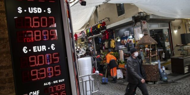Τουρκία: Η λίρα πέφτει, οι συναλλαγές σε κρυπτονομίσματα αυξάνονται