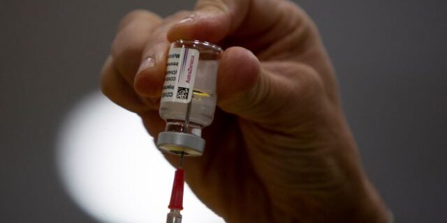 “Πυρά” στην ΕΕ για τους περιορισμούς στις εξαγωγές εμβολίων