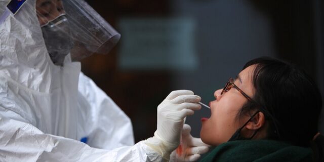 Βιετνάμ: Αεροσυνοδός κυκλοφορούσε με κορονοϊό σε καφέ και εστιατόρια