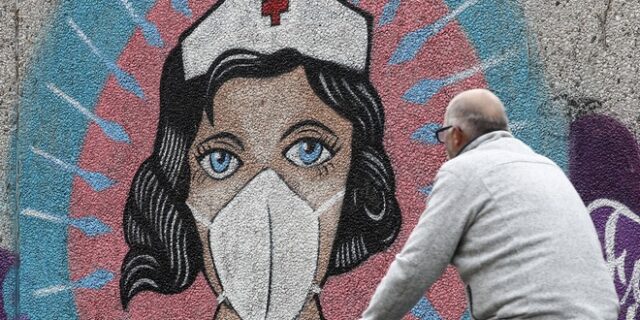 ΠΟΥ: Μισό εκατομμύριο θάνατοι από τη στιγμή που εντοπίστηκε η Όμικρον