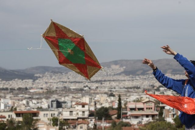 Καιρός: Καθαρά Δευτέρα με βροχές και πτώση της θερμοκρασίας