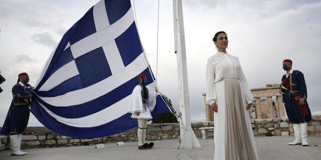 25η Μαρτίου: Η σοπράνο Αναστασία Ζαννή έψαλλε τον Εθνικό Ύμνο