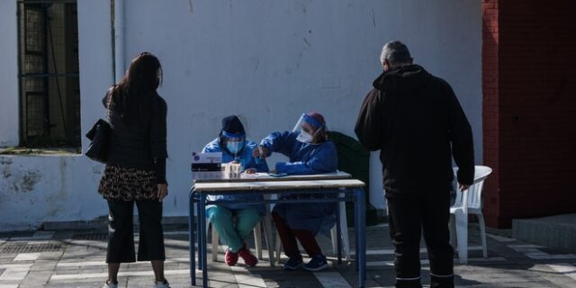 Συναγερμός στη Δράμα: Κηδεία πνευματικού, με 2.000 άτομα – Επί τόπου ο ΕΟΔΥ