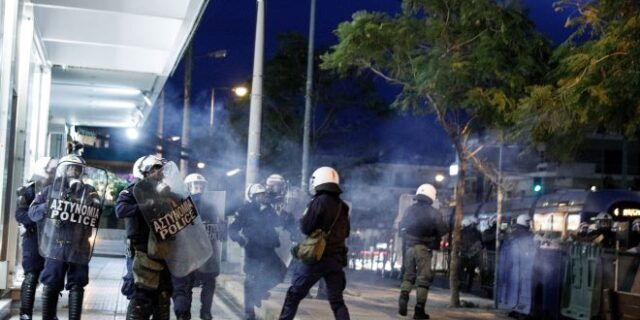 ΣΥΡΙΖΑ: Στην άκρη του γκλομπ βρίσκεται ο Μητσοτάκης