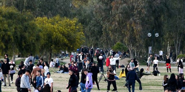 Άρση μέτρων: Ώρα αποφάσεων για SMS, μπαρ, παιδικούς σταθμούς 