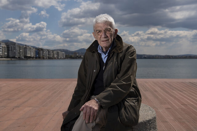 Ο Γιάννης Μπουτάρης δε γίνεται να κάτσει ήσυχος