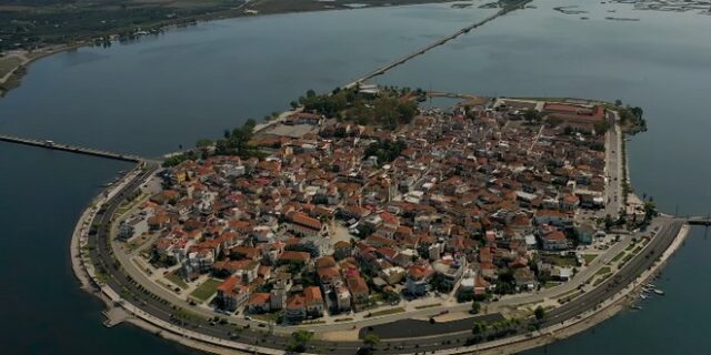 Αλυκές Μεσολογγίου: Η εντυπωσιακή λιμνοθάλασσα που “γεννά” το αλάτι μας