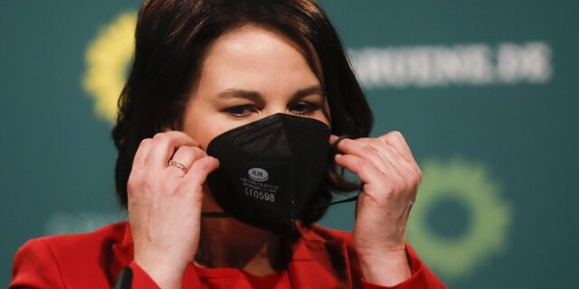 Πράσινοι: Πρώτη η Αναλένα Μπέρμποκ στις προτιμήσεις για καγκελάριος