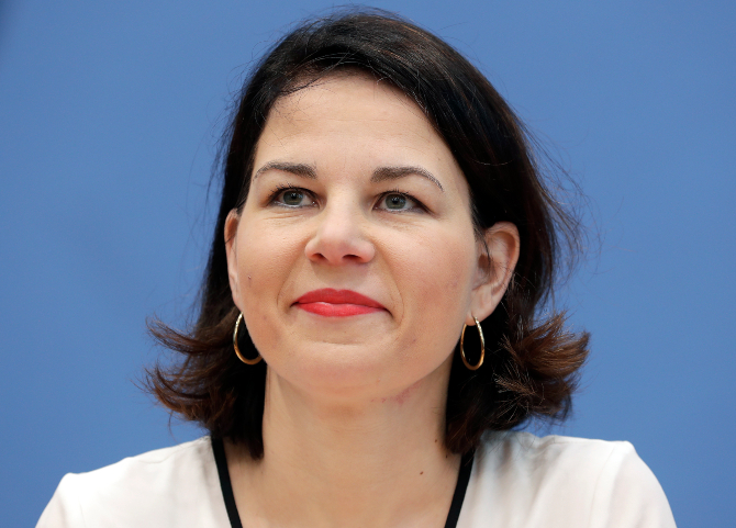 Γερμανία: Υπουργός Εξωτερικών και επίσημα η Αναλένα Μπέρμποκ
