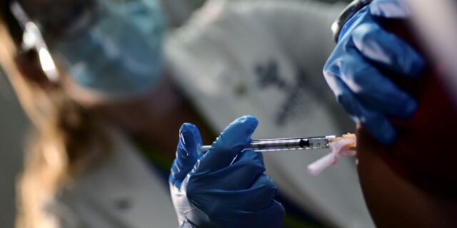 Εμβόλιο Κορονοϊού: “Ανάσα” από Pfizer, εν αναμονή της απόφασης για Johnson & Johnson