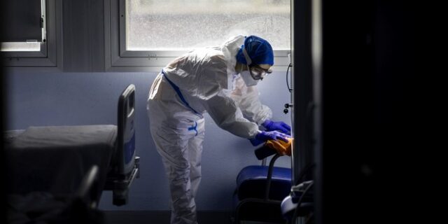 Κορονοϊός: Υποχωρούν οι νοσηλείες, όμως εξακολουθούν να καταγράφονται σοβαρά περιστατικά