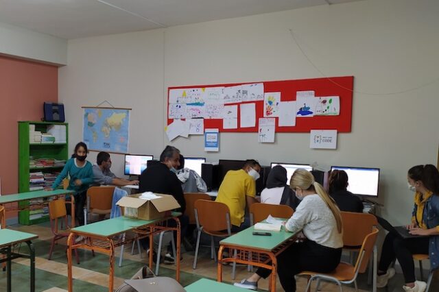 Πρόσφυγες μαθητές στην Ελλάδα κατέκτησαν την πρώτη θέση σε πανευρωπαϊκό διαγωνισμό τεχνολογίας