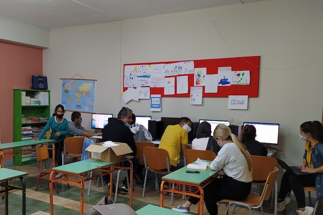 Πρόσφυγες μαθητές στην Ελλάδα κατέκτησαν την πρώτη θέση σε πανευρωπαϊκό διαγωνισμό τεχνολογίας