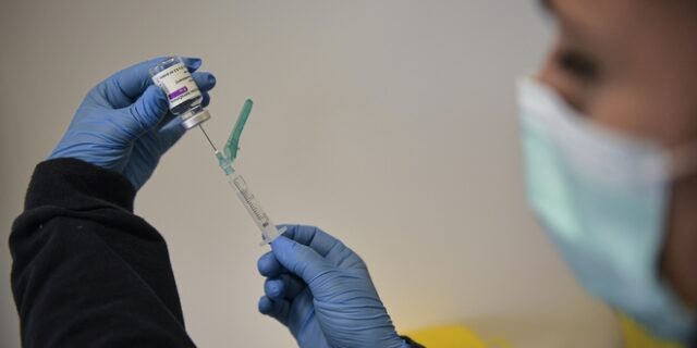 Εμβόλιο AstraZeneca: Στους άνω των 30 η χορήγηση στην Ελλάδα