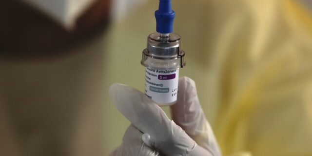 Εμβόλιο AstraZeneca: Αυξήθηκαν σε 168 οι περιπτώσεις θρομβοεμβολών στη Βρετανία