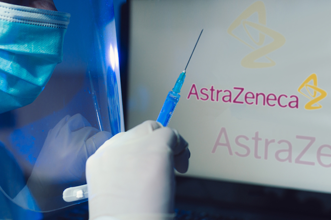 AstraZeneca: Υπό εξέταση αν το εμβόλιο είναι αποτελεσματικό στη μετάλλαξη Όμικρον