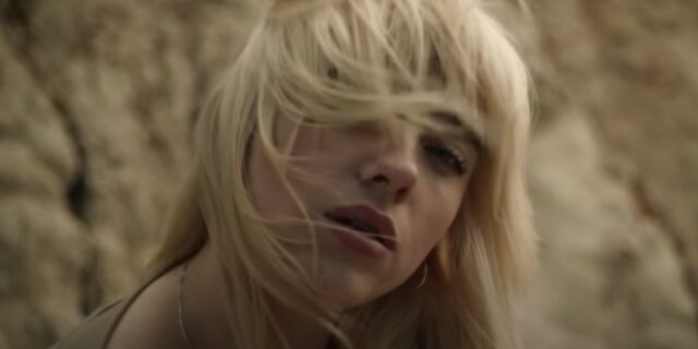 Η Billie Eilish μόλις κυκλοφόρησε το πιο βιωματικό της τραγούδι για την κακοποίηση