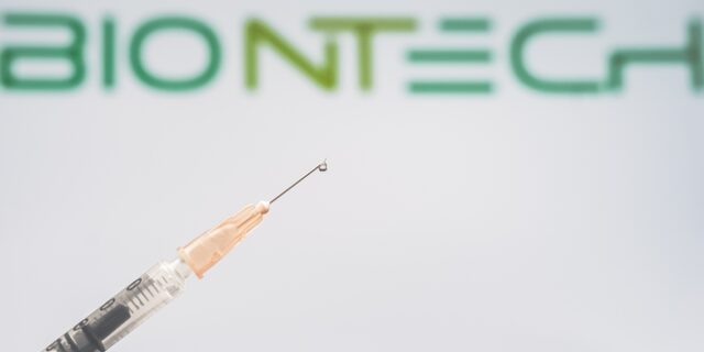 BioNTech: Έως τον Σεπτέμβριο τα αποτελέσματα των δοκιμών του εμβολίου για μωρά