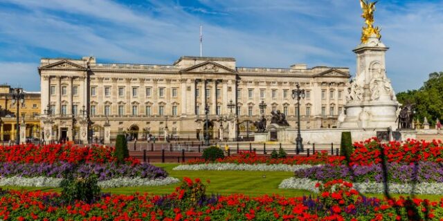 Βρετανία: Η Βασίλισσα ανοίγει τους κήπους του Μπάκιγχαμ – Προσκαλεί τους πολίτες για πικ νικ