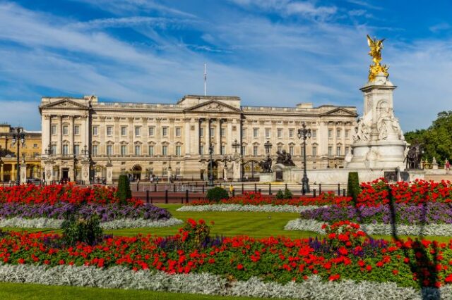 Βρετανία: Η Βασίλισσα ανοίγει τους κήπους του Μπάκιγχαμ – Προσκαλεί τους πολίτες για πικ νικ