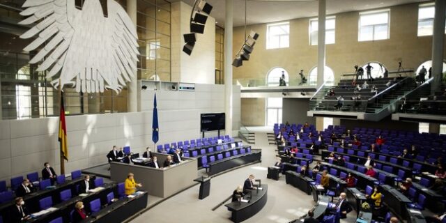 Η Γερμανία νομοθετεί μέτρα 2G – Εκτός “κοινωνικής ζωής” οι ανεμβολίαστοι