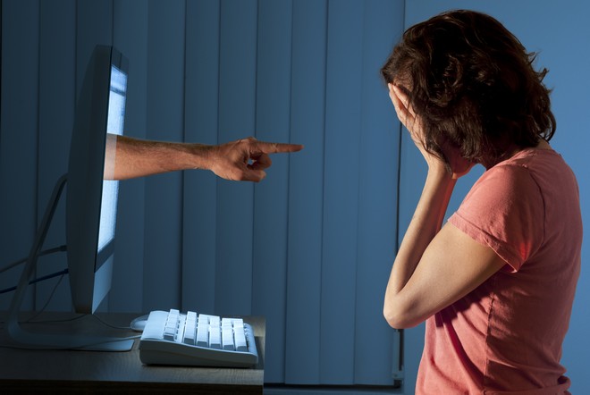 Cyberbullying κατά καθηγητών στην τηλεκπαίδευση: “Θα σκοτώσουμε τα παιδιά σου”