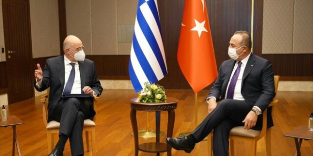 Κόντρα Δένδια – Τσαβούσογλου μπροστά στις κάμερες και η πρόσκληση Ερντογάν σε Μητσοτάκη