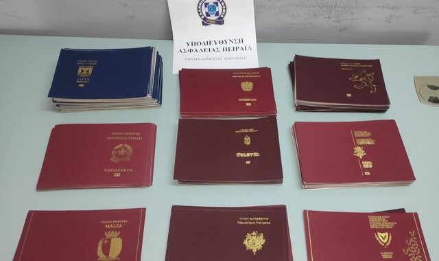 Συνελήφθησαν μέλη κυκλώματος διακίνησης πλαστών διαβατηρίων