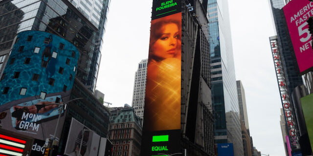 Ελένη Φουρέιρα: Μπήκε σε billboard στην Times Square