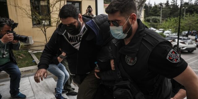 Μένιος Φουρθιώτης: Οδηγείται στον ανακριτή – Η υπερασπιστική του γραμμή