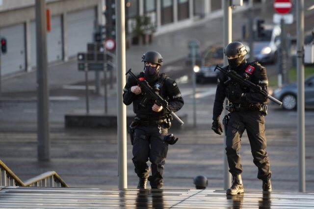Γαλλία: Αστυνομικοί πυροβόλησαν άνδρα που τους απείλησε με μαχαίρι