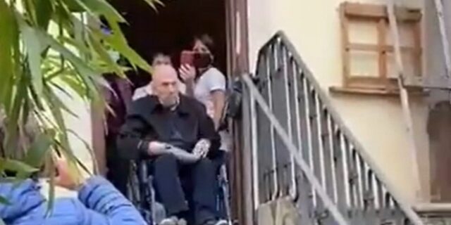 Ρίγη συγκίνησης: Βετεράνος Ιταλός παρτιζάνος τραγουδά το Bella Ciao στα 100ά γενέθλιά του