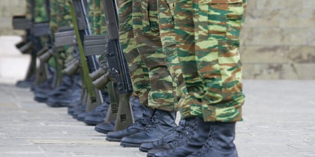 Καβησός Έβρου: Σοβαρές καταγγελίες φαντάρων – “Κυνηγούν πρόσφυγες και τους αφαιρούν παπούτσια, κινητά και ρούχα”