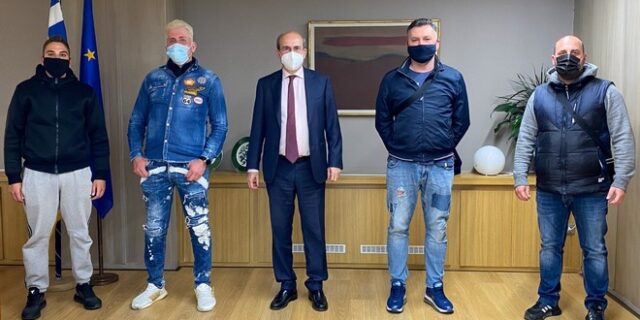 Συνάντηση Κ. Χατζηδάκη με εργαζόμενους στον κλάδο του delivery
