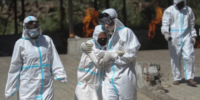 Κορονοϊός: Η Ινδία “καταρρέει” – Ο πλανήτης τρέχει να προλάβει τα χειρότερα