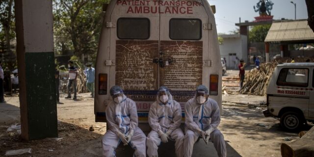Ινδία: Παγκόσμιο ρεκόρ κρουσμάτων για 5η συνεχόμενη ημέρα – Ανεξέλεγκτη η κατάσταση
