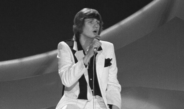 Πώς είναι σήμερα ο “Mr. Eurovision” Τζόνι Λόγκαν, 41 χρόνια μετά την πρώτη του νίκη