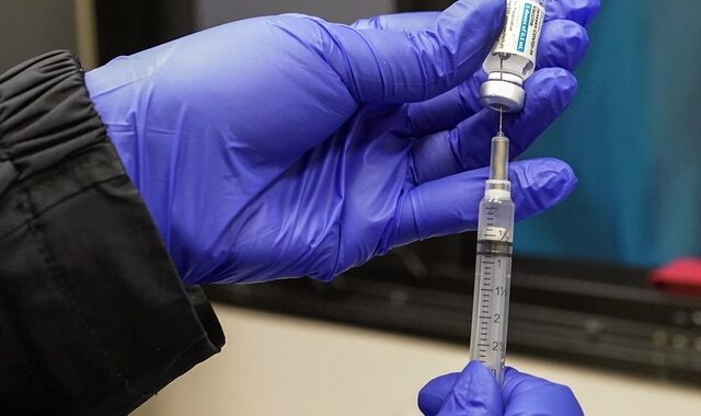 Johnson & Johnson: Καθυστερεί την παράδοση εμβολίων στην ΕΕ μετά τα περιστατικά θρομβώσεων στις ΗΠΑ