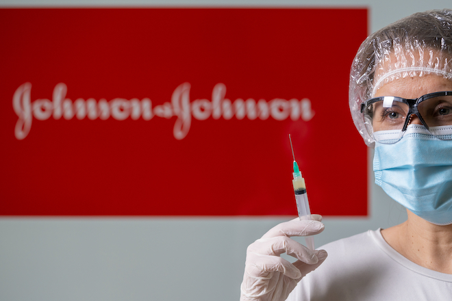 Η Johnson & Johnson αρχίζει τις παραδόσεις του εμβολίου της στην Ευρωπαϊκή Ένωση