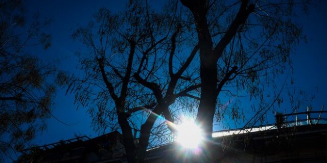 Καιρός: Ηλιοφάνεια, ανεβαίνει η θερμοκρασία την Παρασκευή