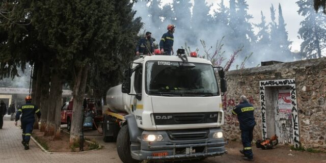 Υπό έλεγχο η φωτιά που ξέσπασε σε κτίριο εντός του άλσους Καισαριανής