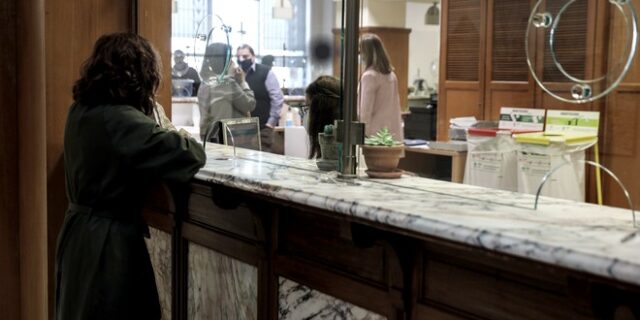 ΚΕΠ Ζωγράφου: Της ζητούσαν ραντεβού σε άδειο κατάστημα – Έρευνα από τον Δήμο