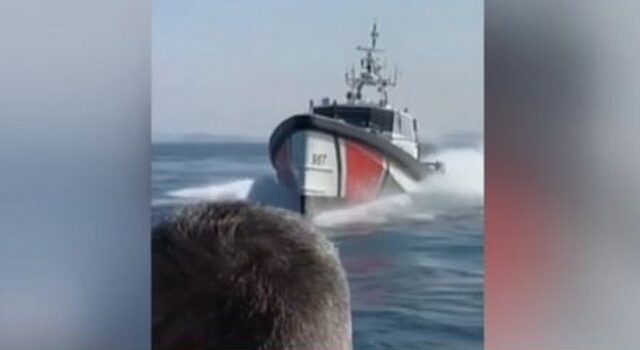 Τουρκία: Μπαράζ προωθήσεων λεμβών με μετανάστες – Πώς έγινε η παρενόχληση ελληνικού σκάφους