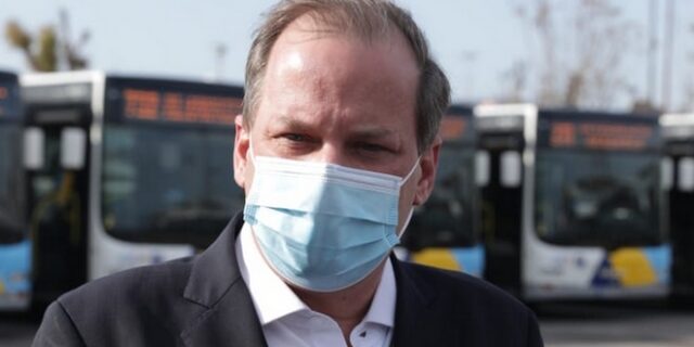 Καραμανλής: Έρχονται διευκολύνσεις για τους εμβολιασμένους επιβάτες των μέσων μεταφοράς